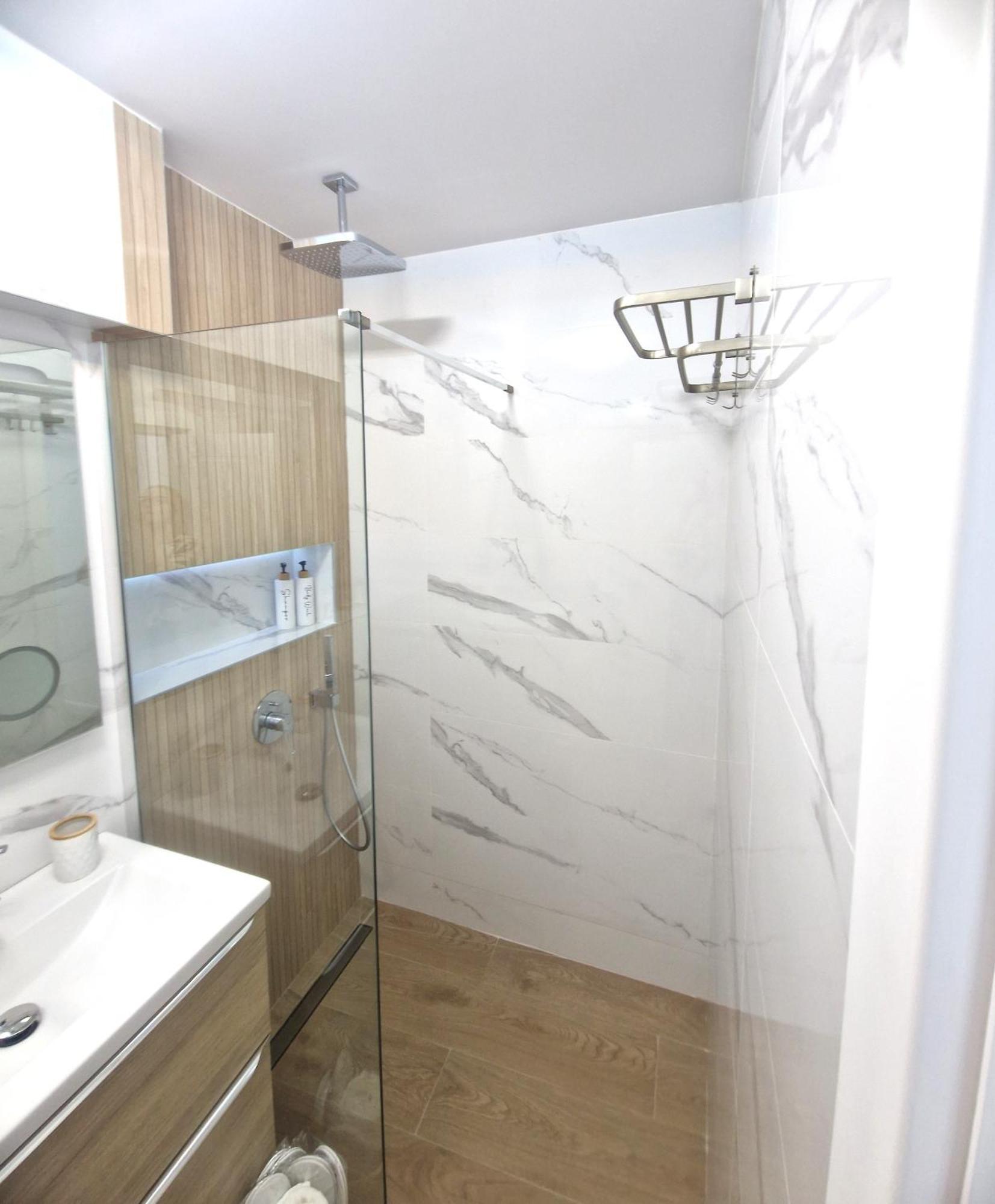 Ultracentral Luxury Apartament Куртя-де-Арджеш Экстерьер фото