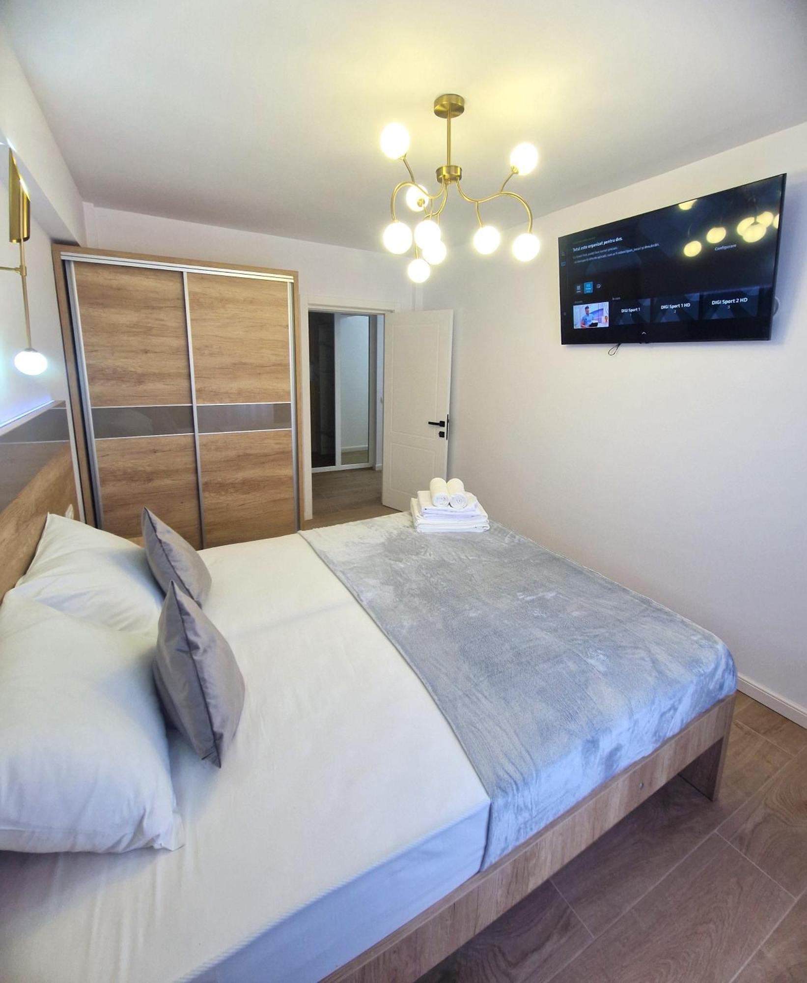 Ultracentral Luxury Apartament Куртя-де-Арджеш Экстерьер фото