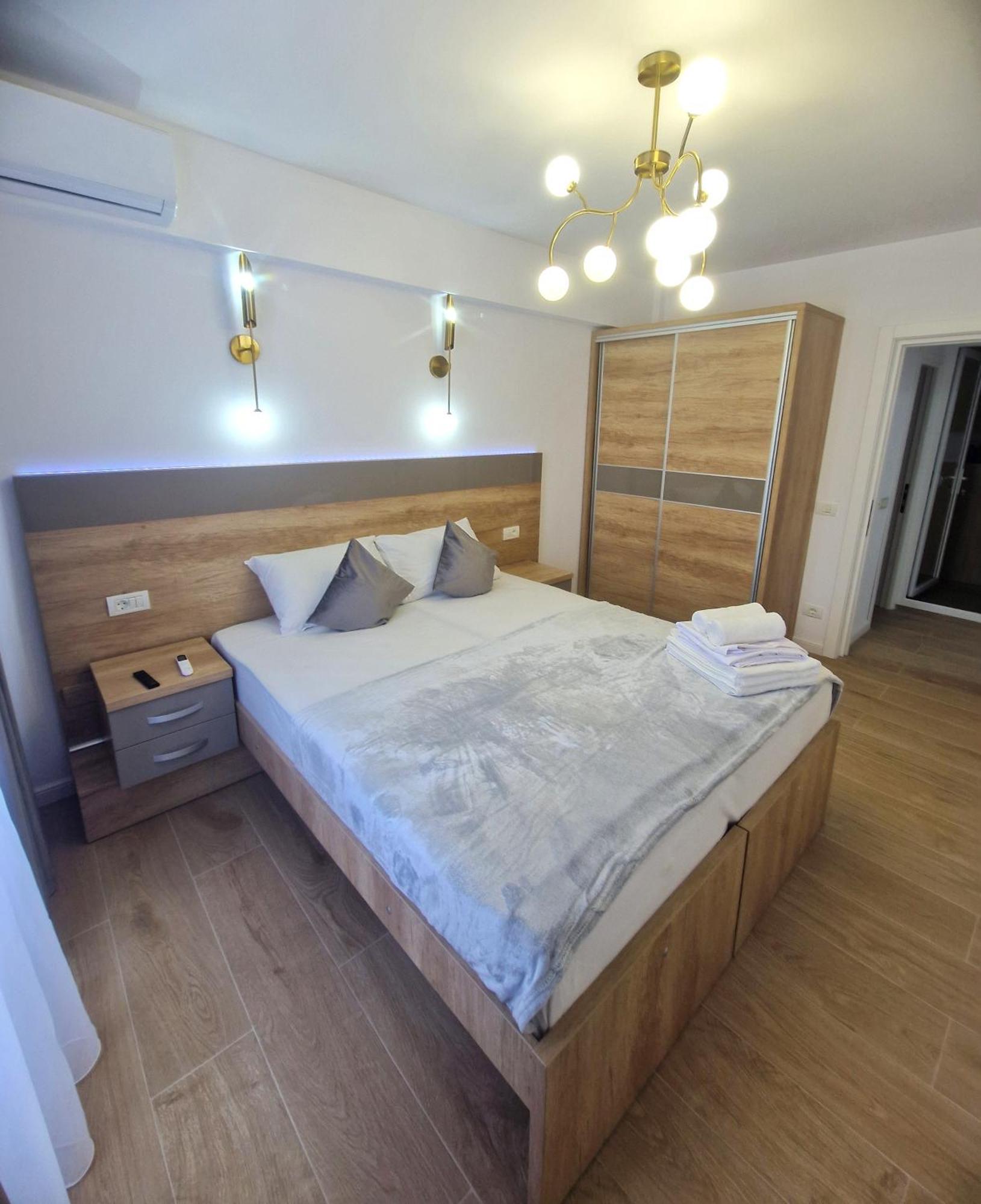 Ultracentral Luxury Apartament Куртя-де-Арджеш Экстерьер фото